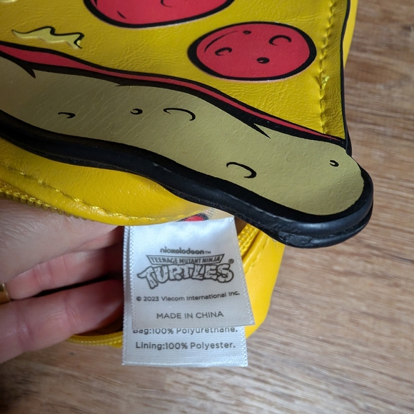 Officially Licensed Teenage Mutant Ninja Turtles Pizza Crossbody Purse - Picture 3 of 3